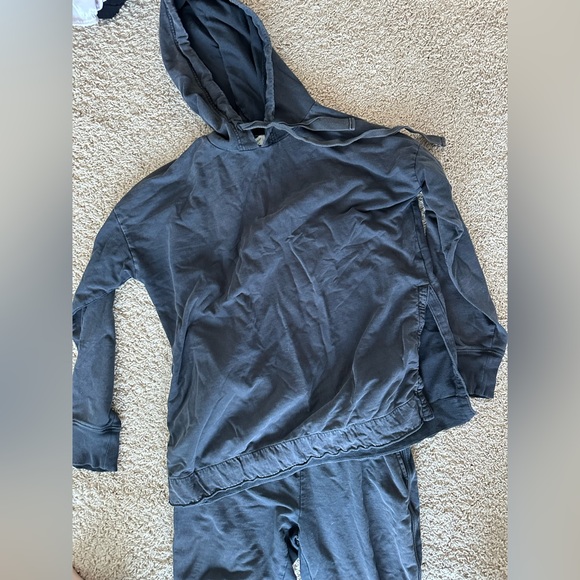 AERIE distressed sweatsuit - Picture 3 of 4